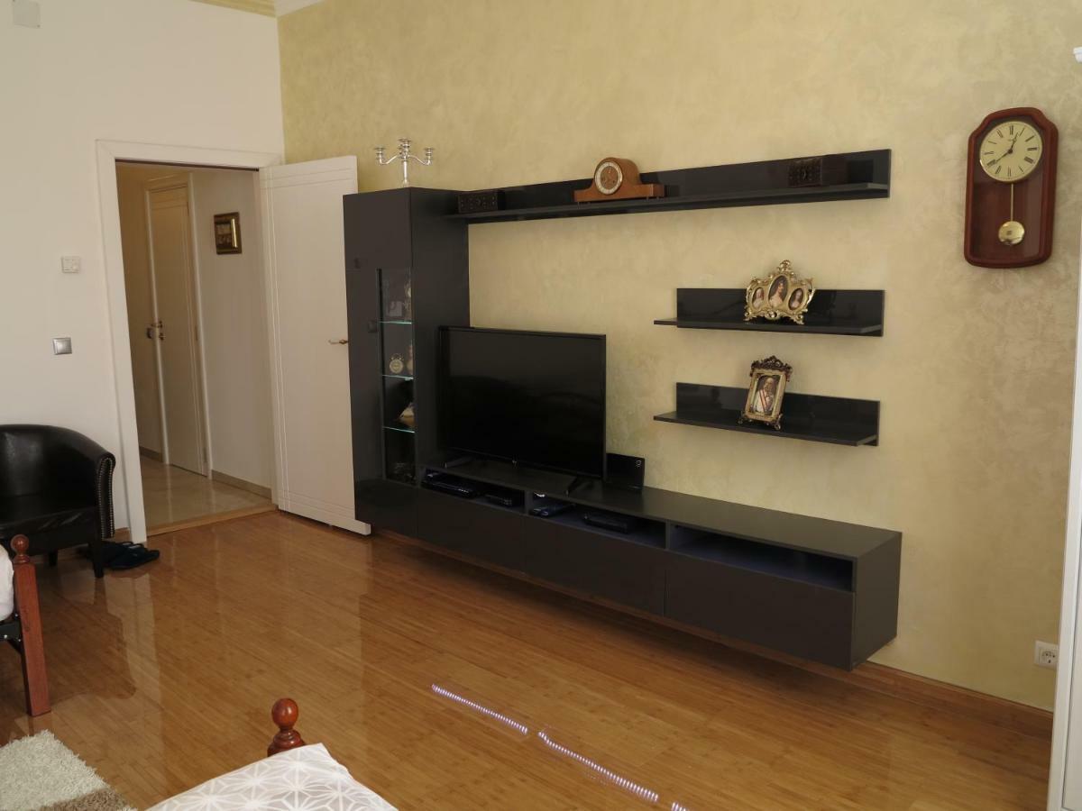 Small Luxury Kapitol Apartment Wenen Buitenkant foto